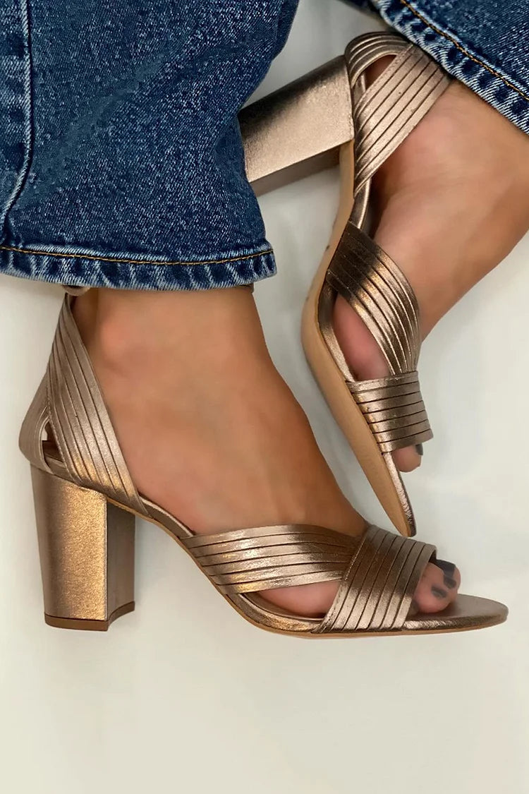Elegant sandals with straps