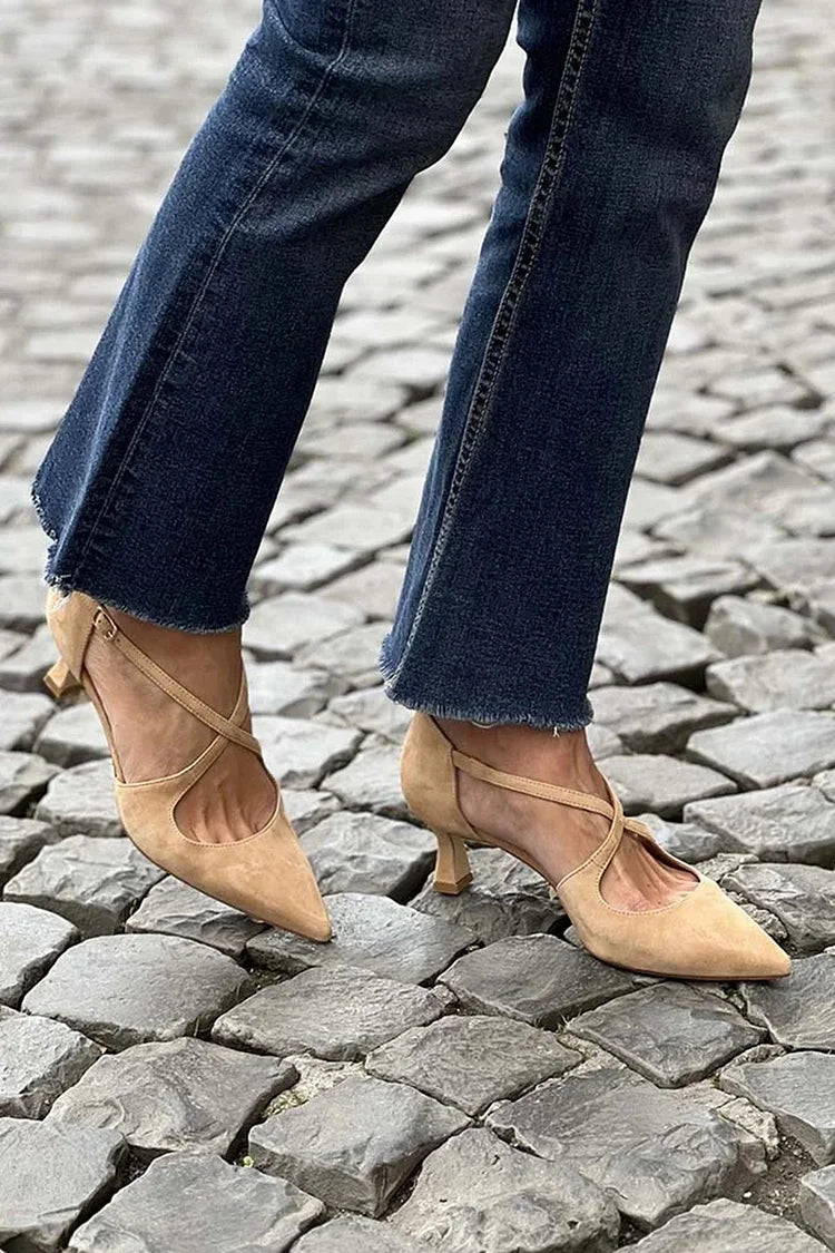 Kakhi low heels with pointed toe, buckle and crossed straps