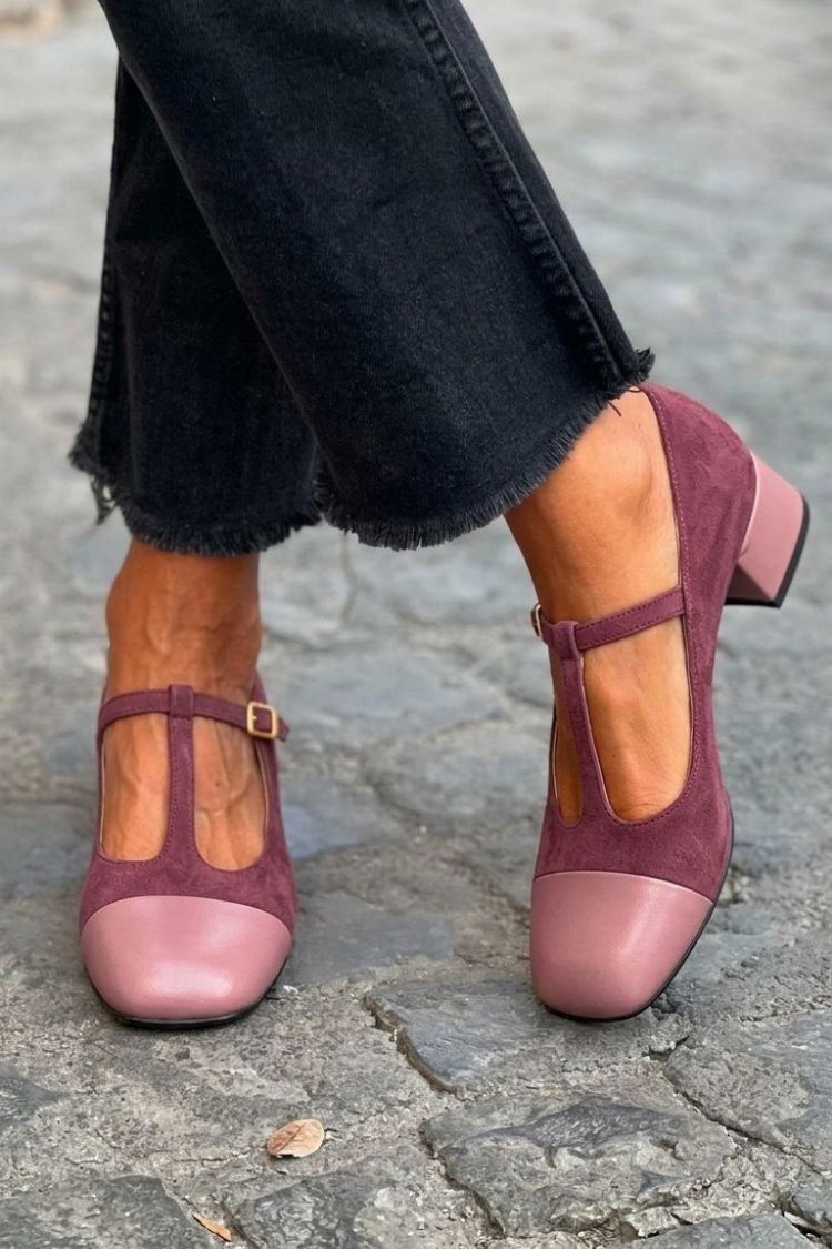Wide block-heeled violet shoes with round toe, buckle and T-strap