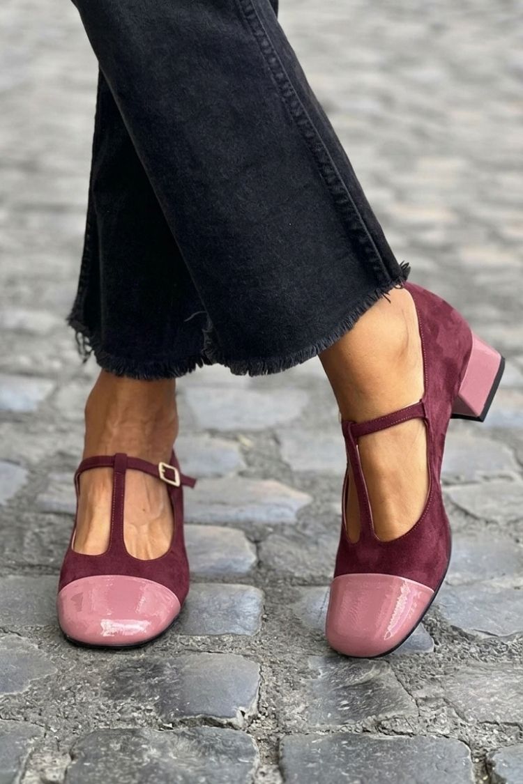 Wide block-heeled violet shoes with round toe, buckle and T-strap
