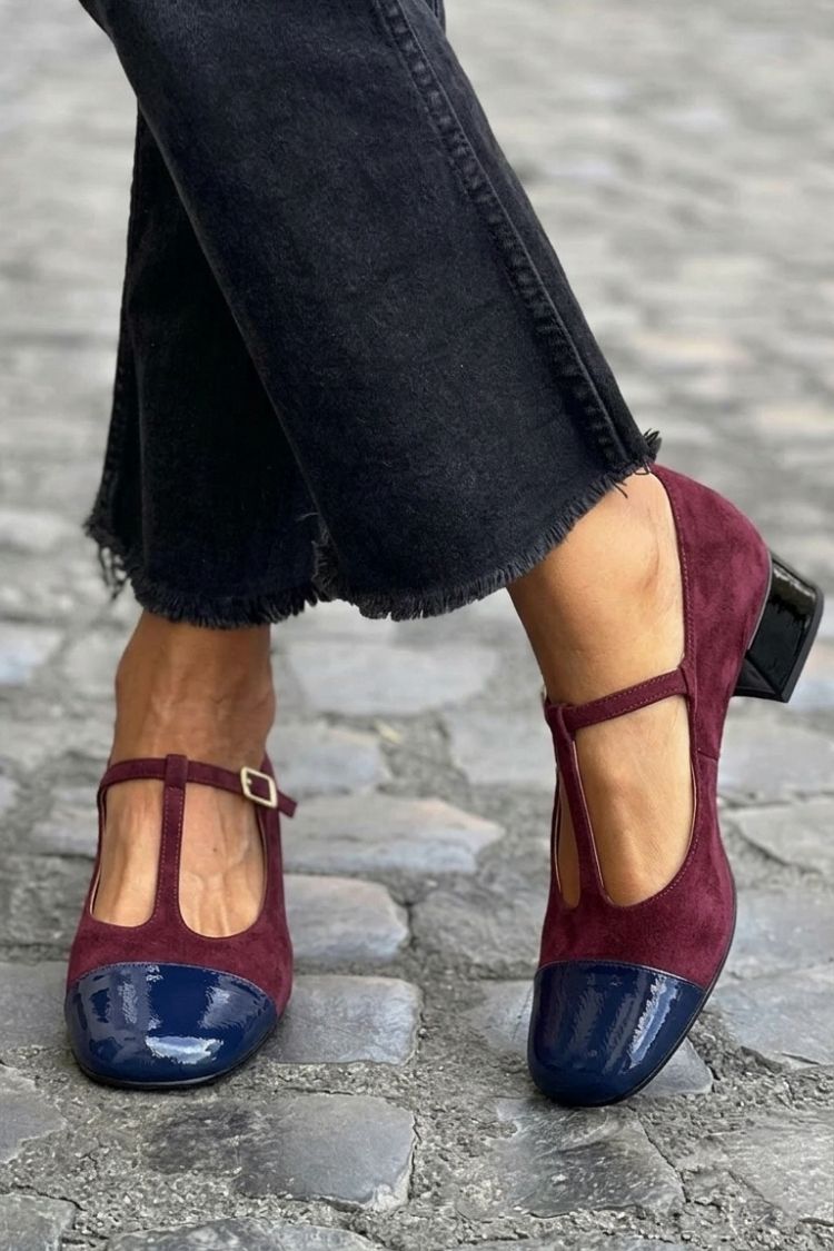 Wide block-heeled violet shoes with round toe, buckle and T-strap