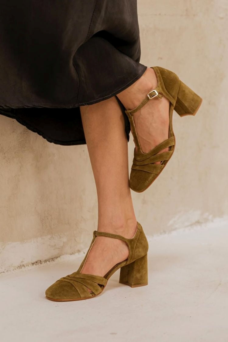 Wide cut-out velvet heels with buckle and T-strap