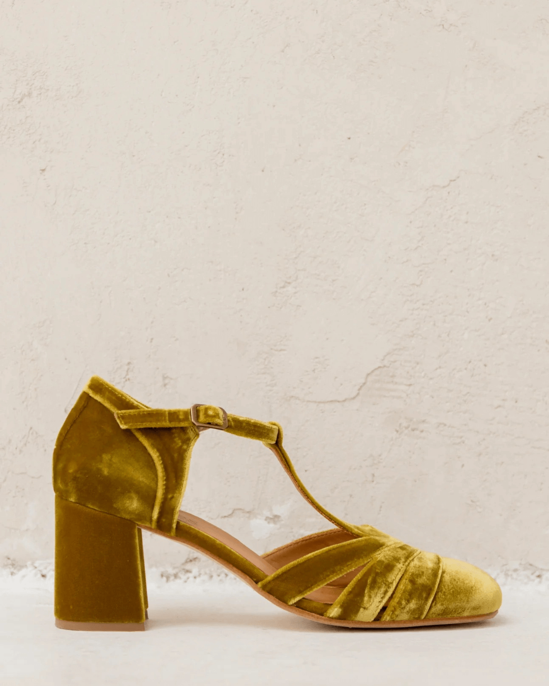 Wide cut-out velvet heels with buckle and T-strap