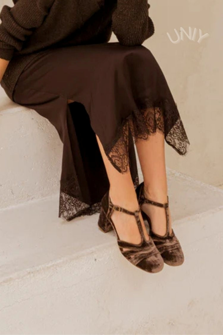 Wide cut-out velvet heels with buckle and T-strap