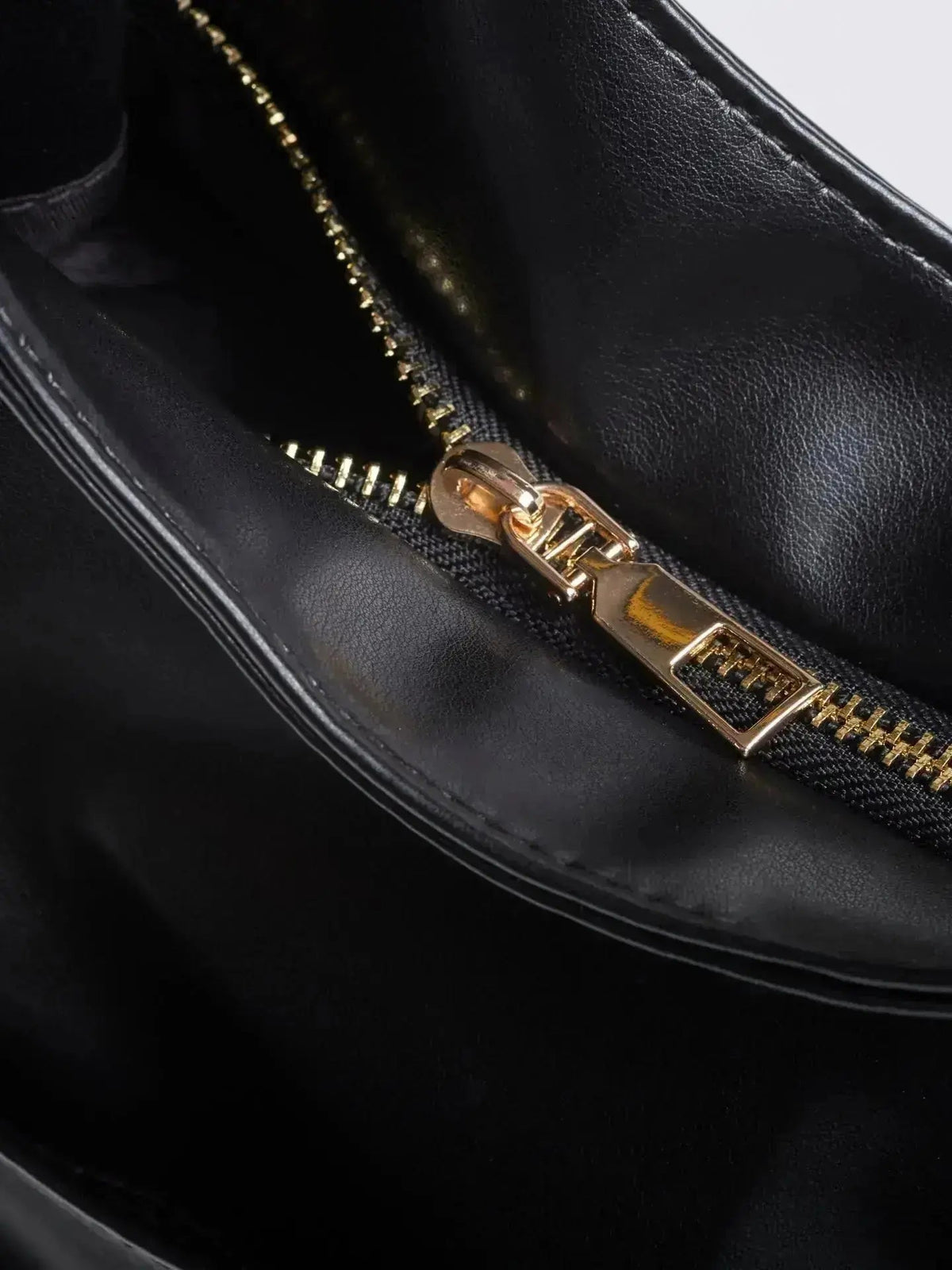 Noir Essence Bag