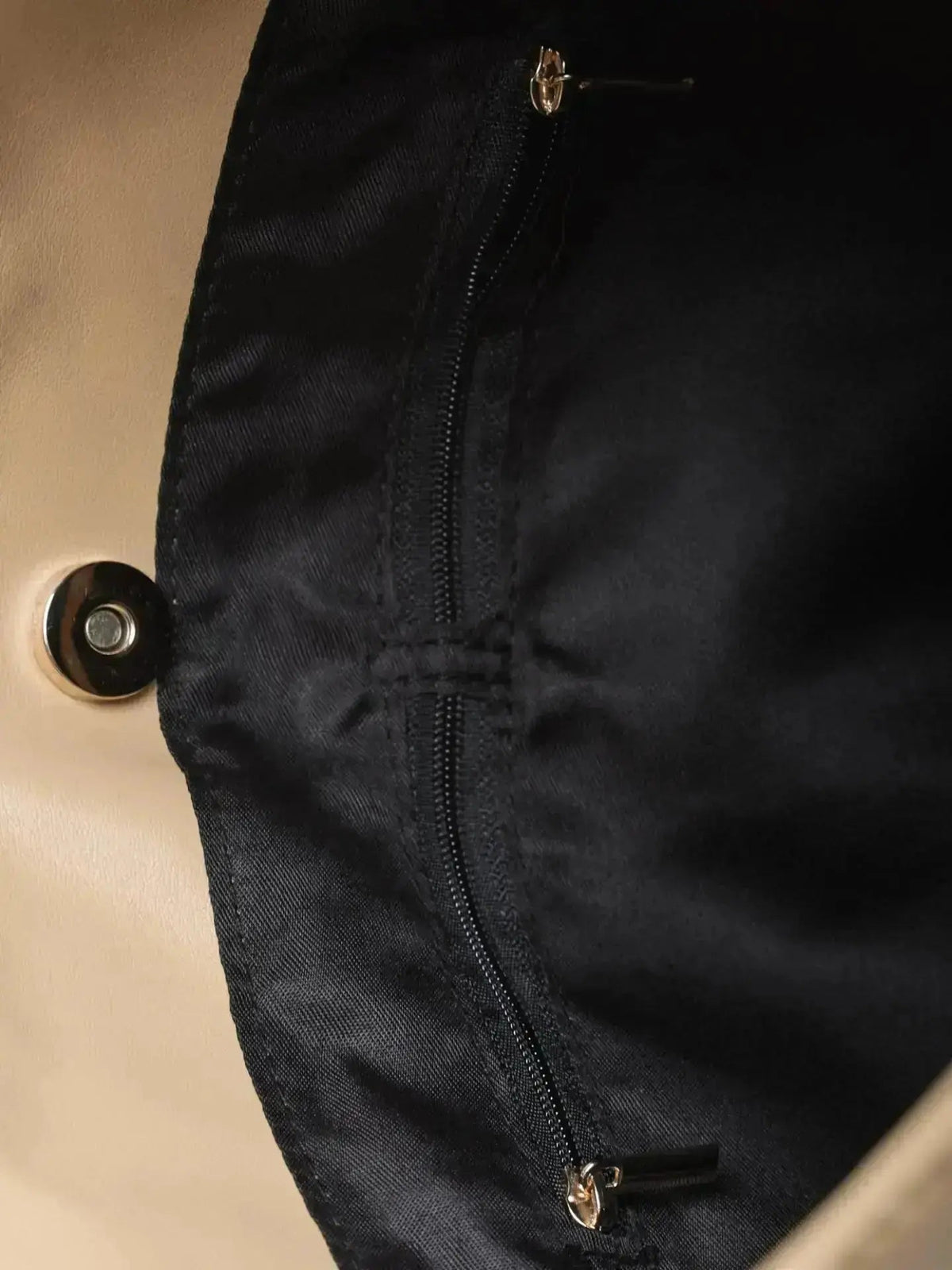 Noir Essence Bag