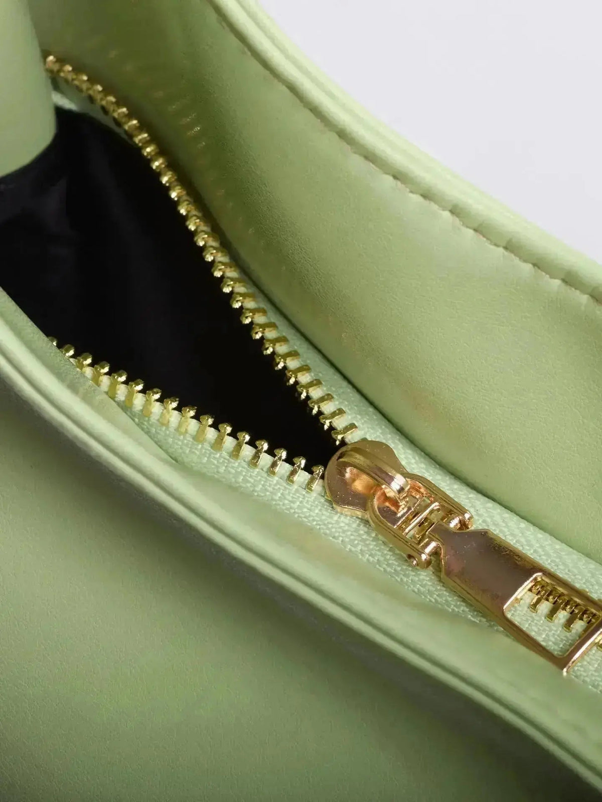 Noir Essence Bag