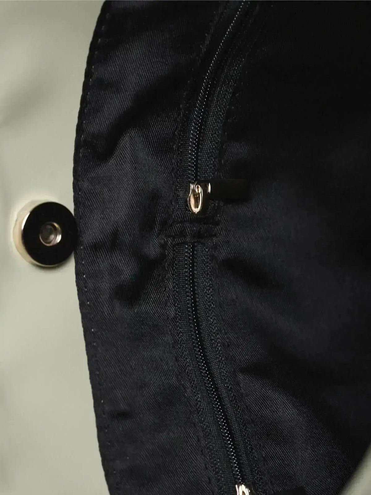 Noir Essence Bag