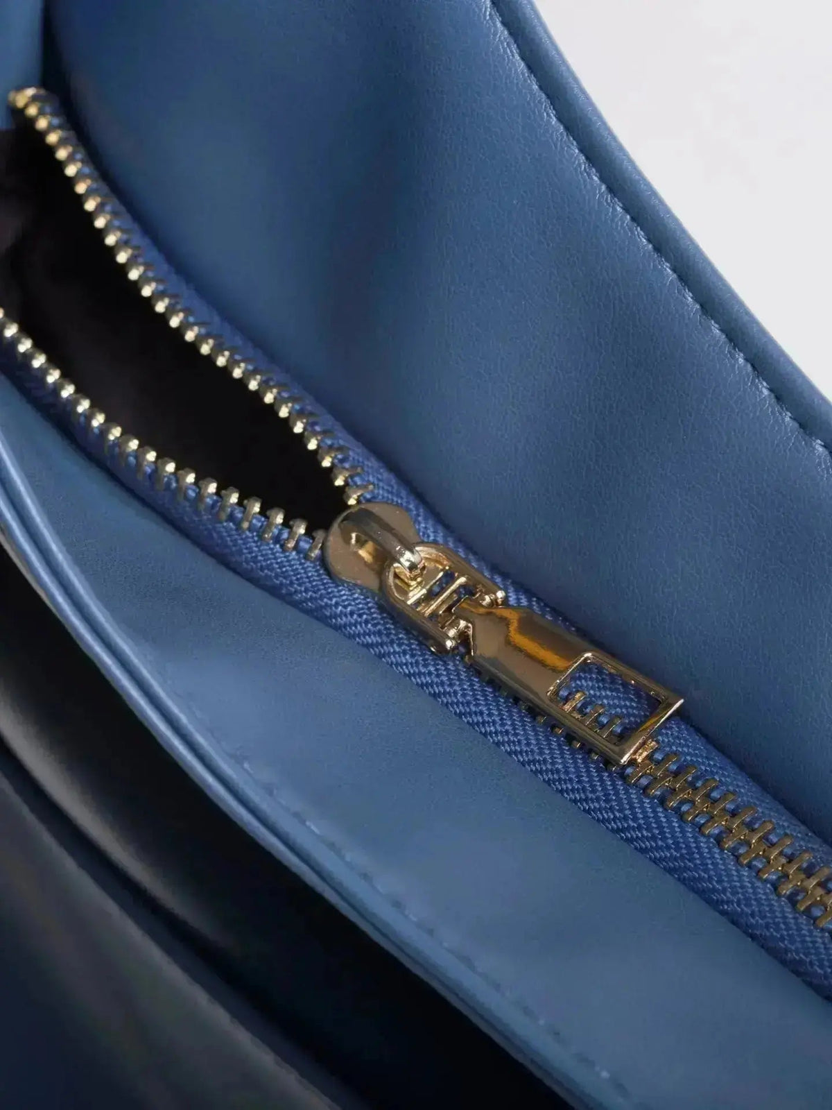Noir Essence Bag