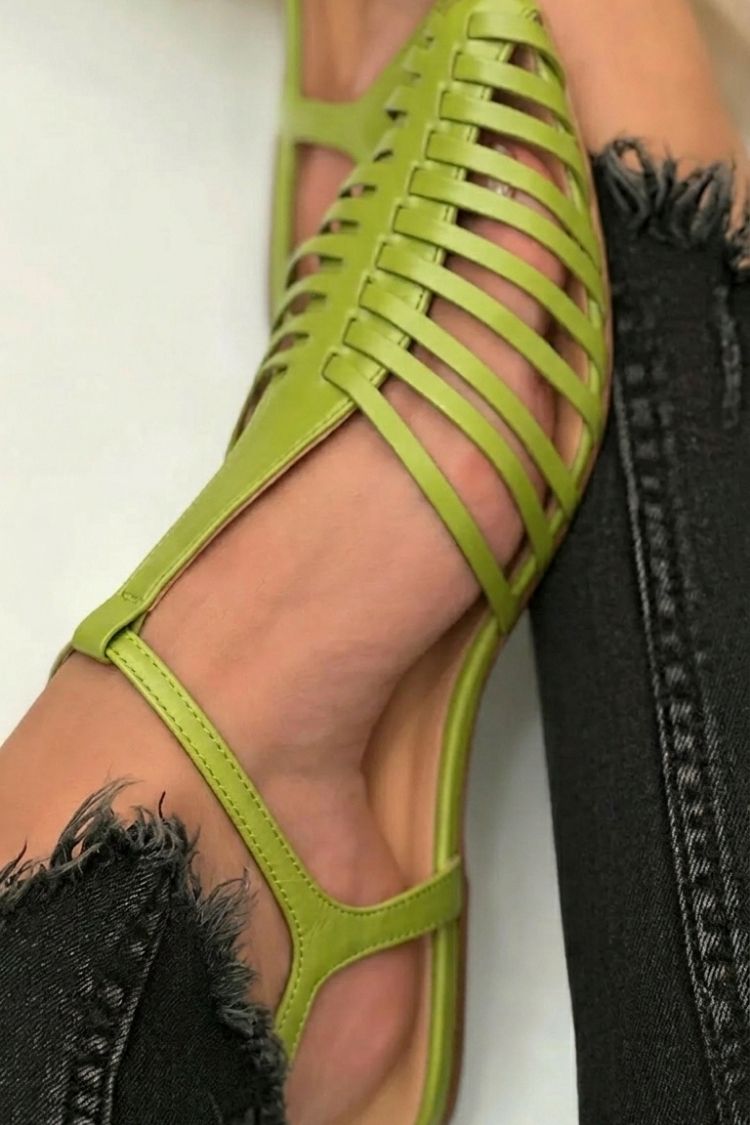 Essential Casual Black Cut-Out Sandals with Pointed Toe and T-Strap