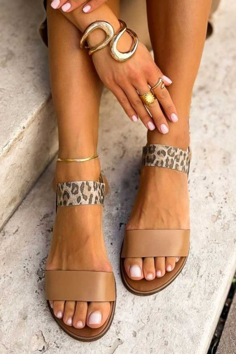 Low leopard print faux leather sandals with elastic band