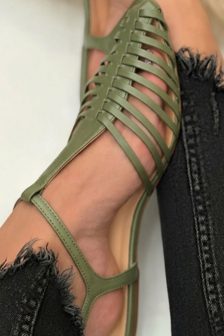 Essential Casual Black Cut-Out Sandals with Pointed Toe and T-Strap