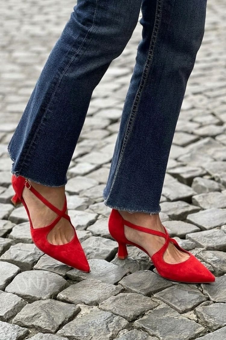 Kakhi Low Heels with Pointed Toes, Buckle and Crossed Straps