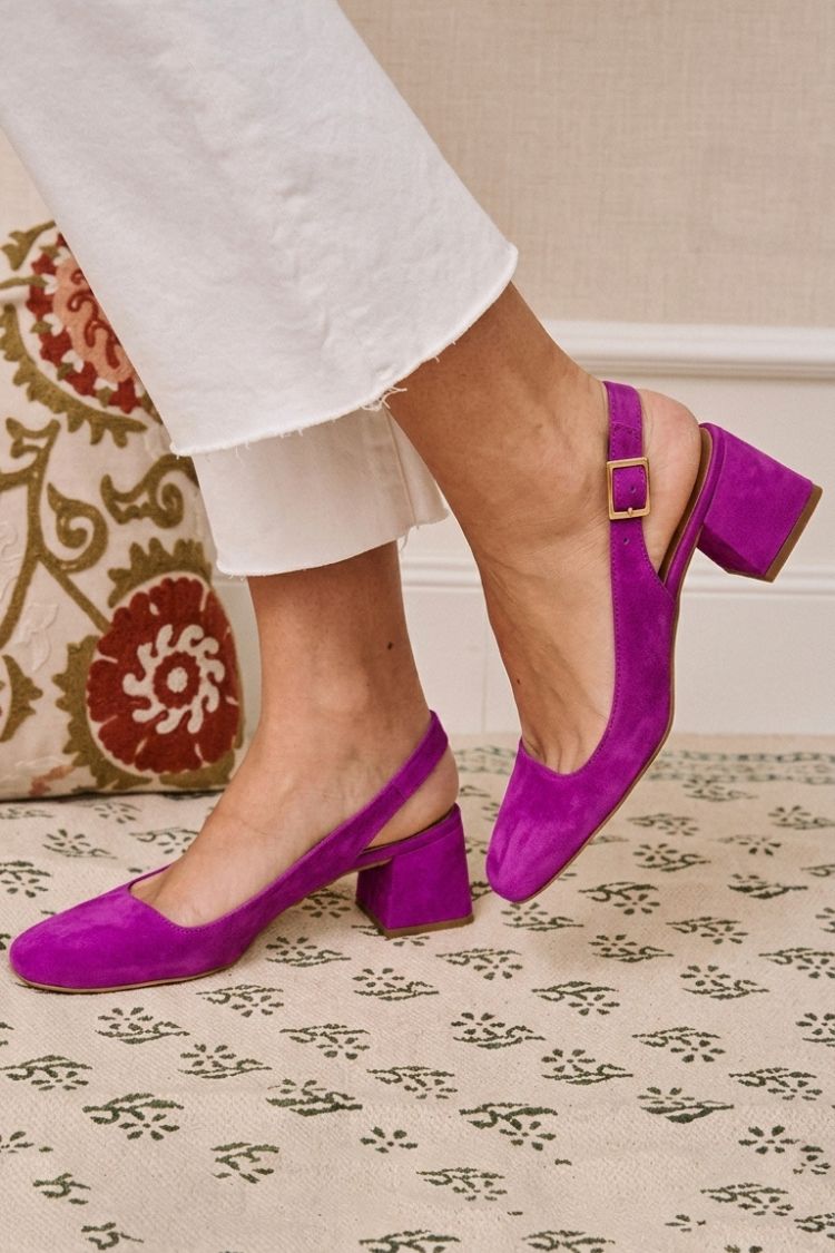 Essential chunky khaki slingback heels with square toe and buckle