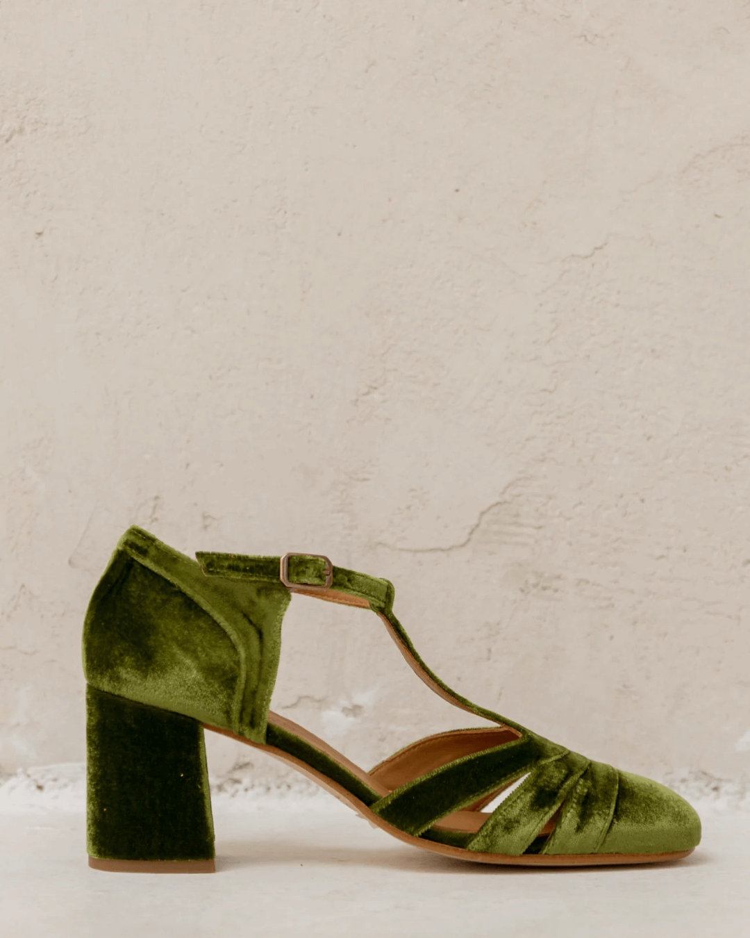 Wide cut-out velvet heels with buckle and T-strap