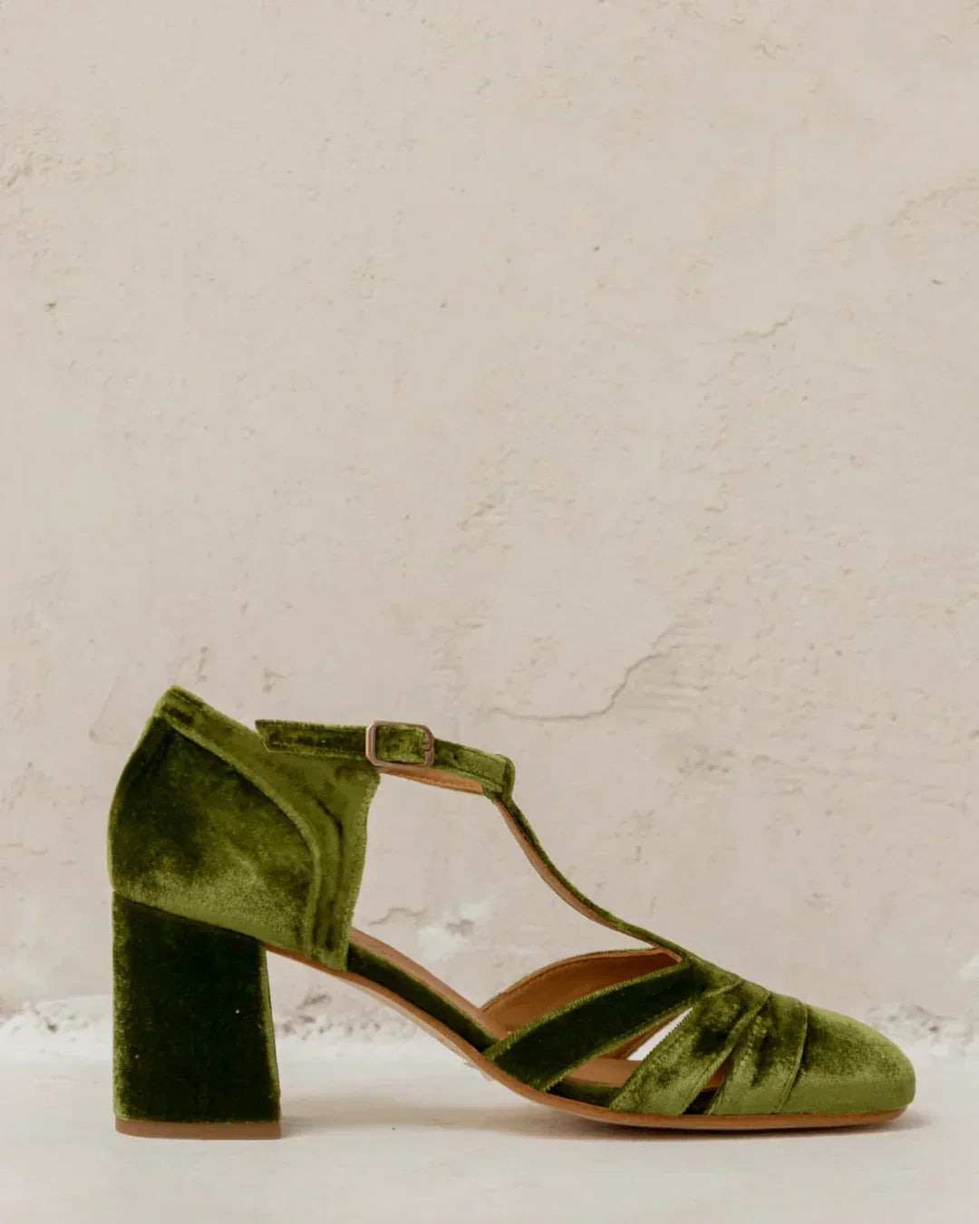 Shoes with T-bar and stable heel