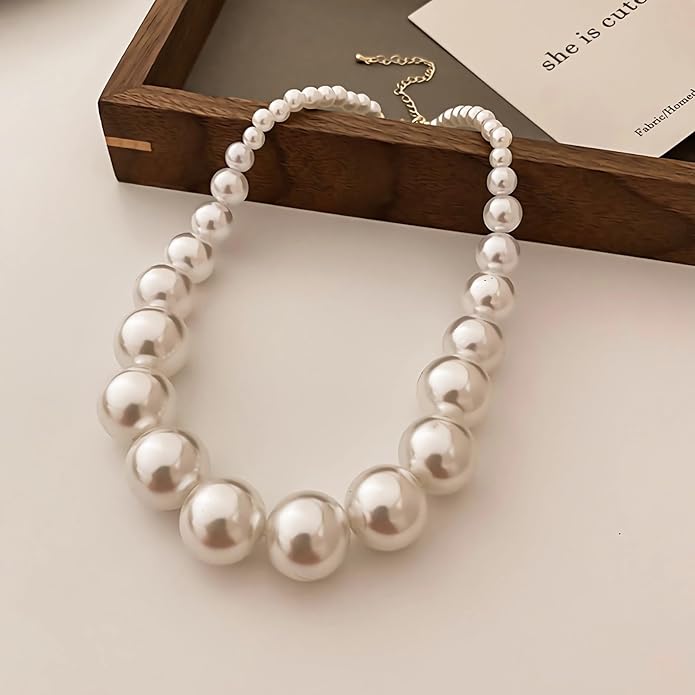 Jewellery Set with Classic Vintage Pearls