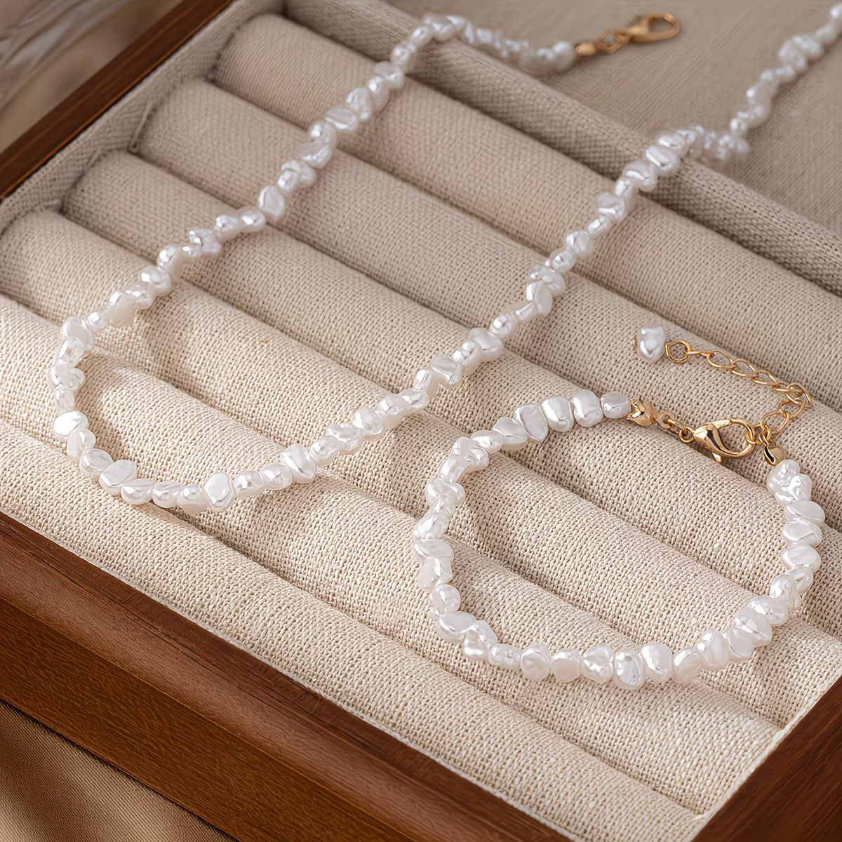 Set necklace and bracelet with baroque pearls