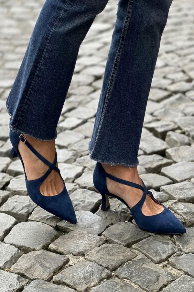 Kakhi Low Heels with Pointed Toes, Buckle and Crossed Straps