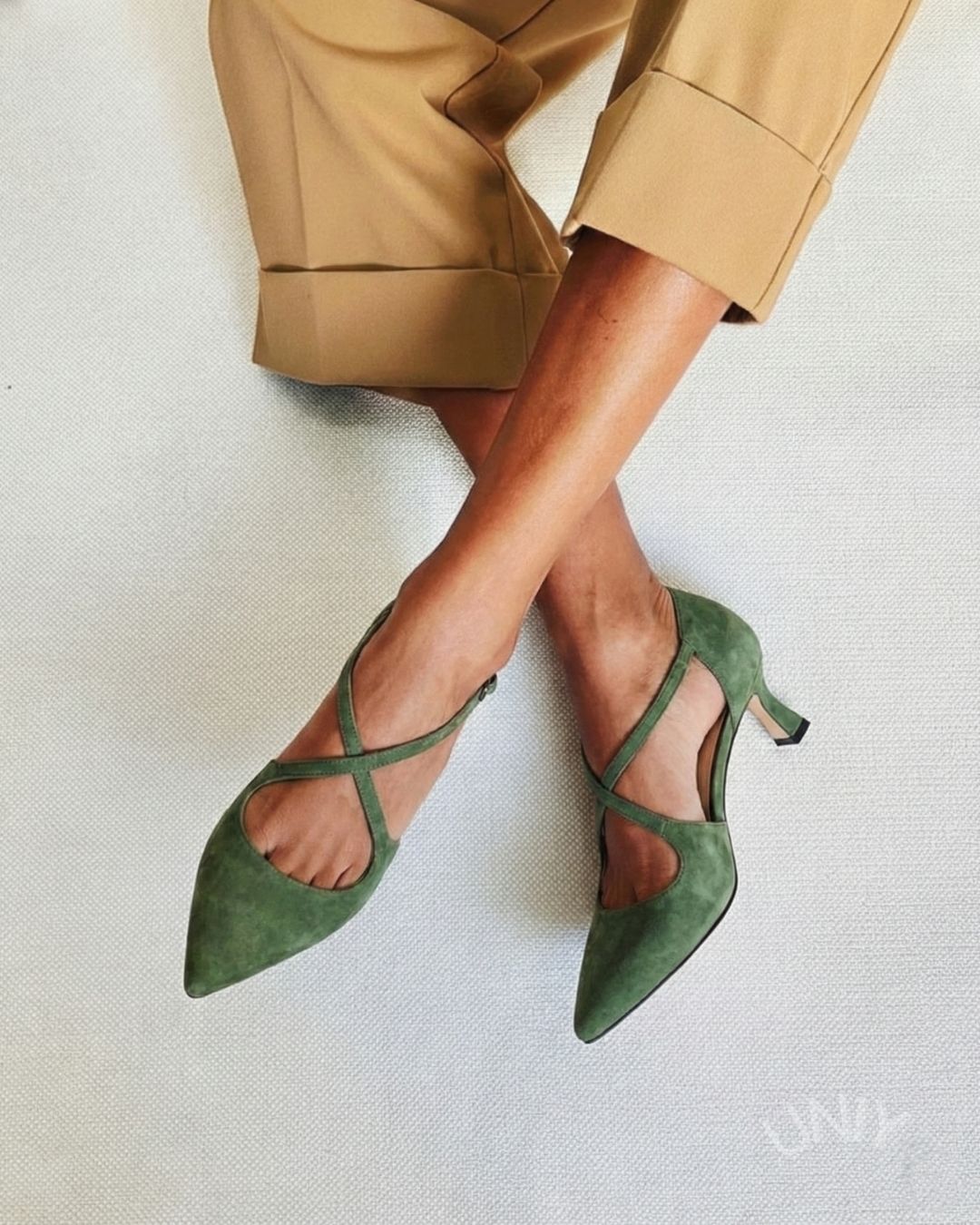 Vintage pointed toe court shoes with cross straps and a small heel