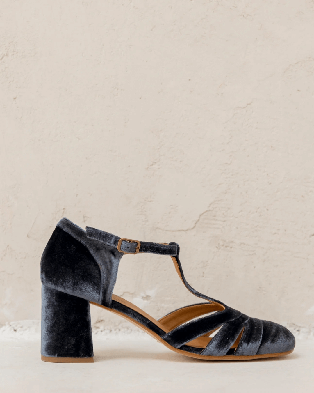 Wide cut-out velvet heels with buckle and T-strap