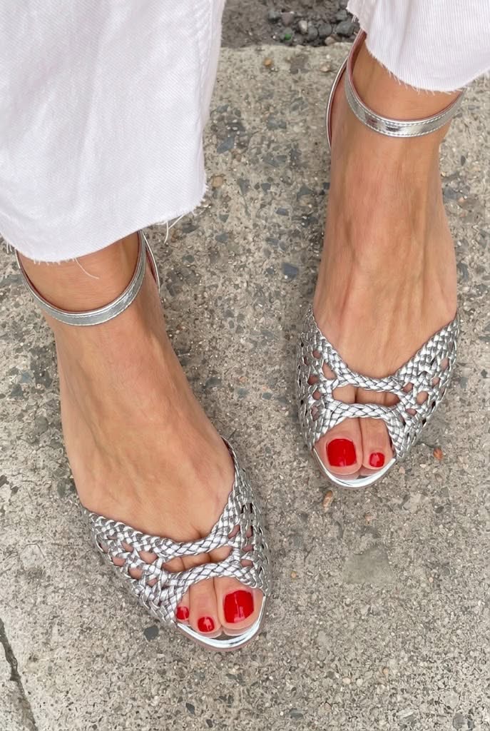 Elegant low open-toe woven cut-out sandals with ankle strap