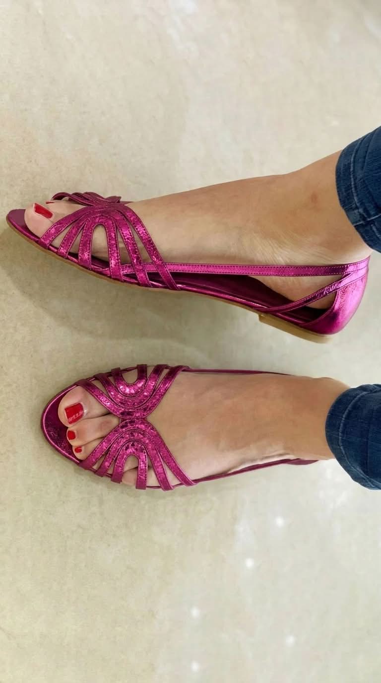 Metallic Cut-Out Peep Toe Glitter Sandals
