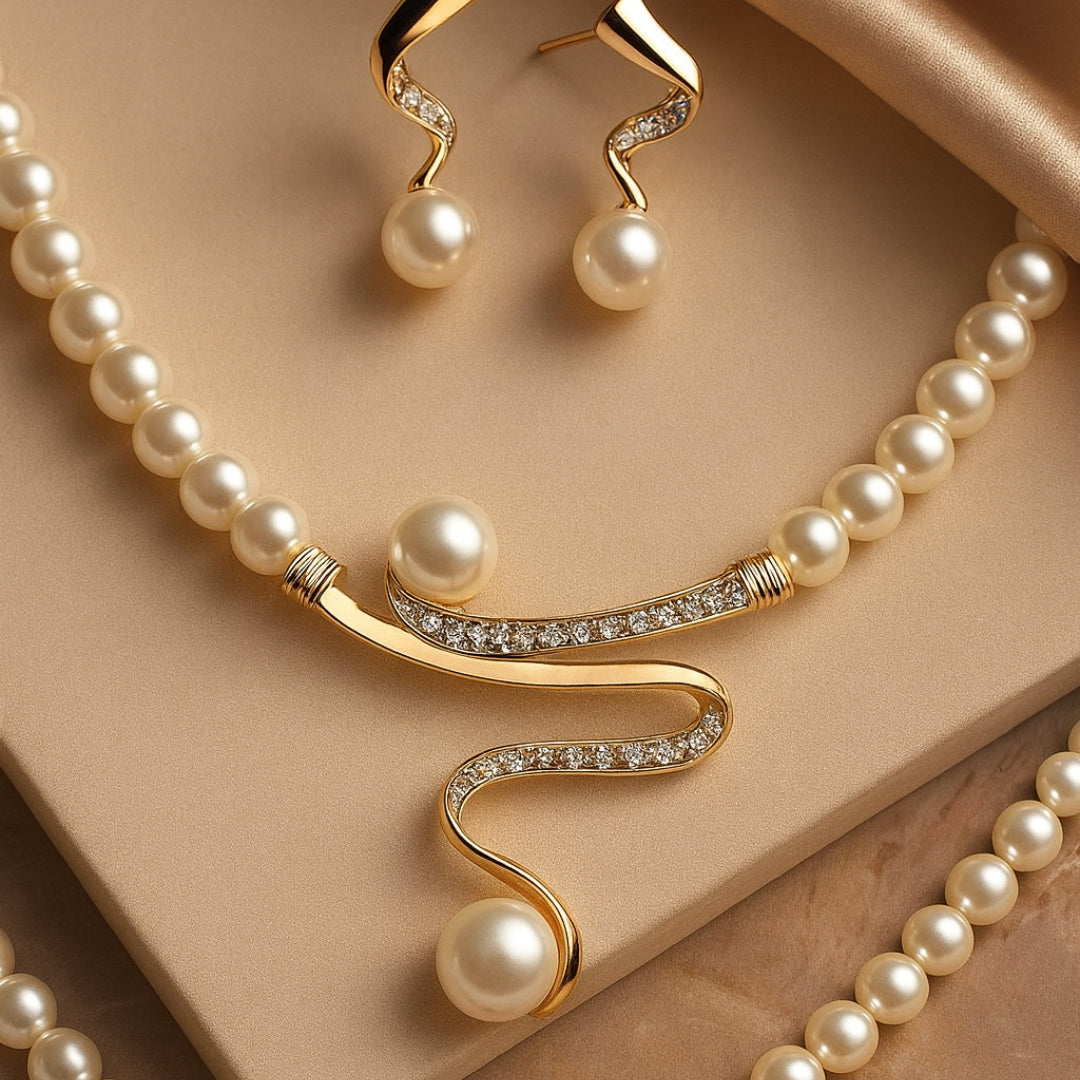 Elegant jewellery set with pearls