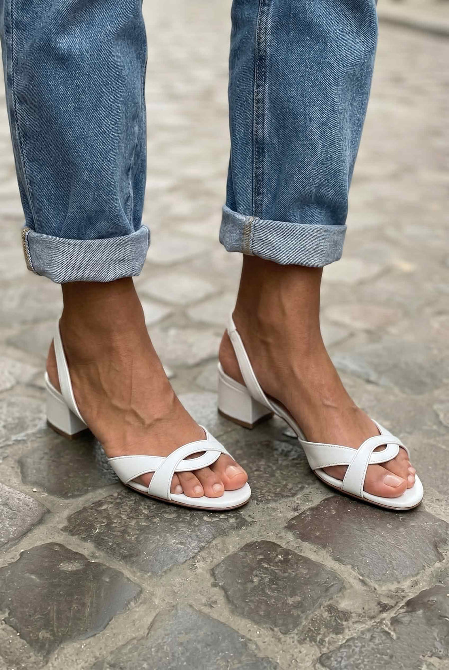 Open-toe sandals with crossed straps and a small block heel