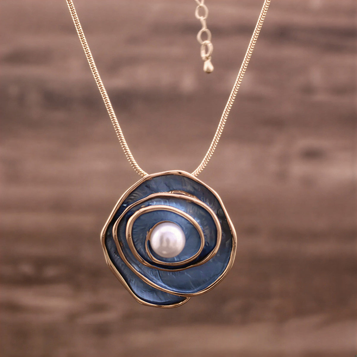 Elegant necklace with blue pearls