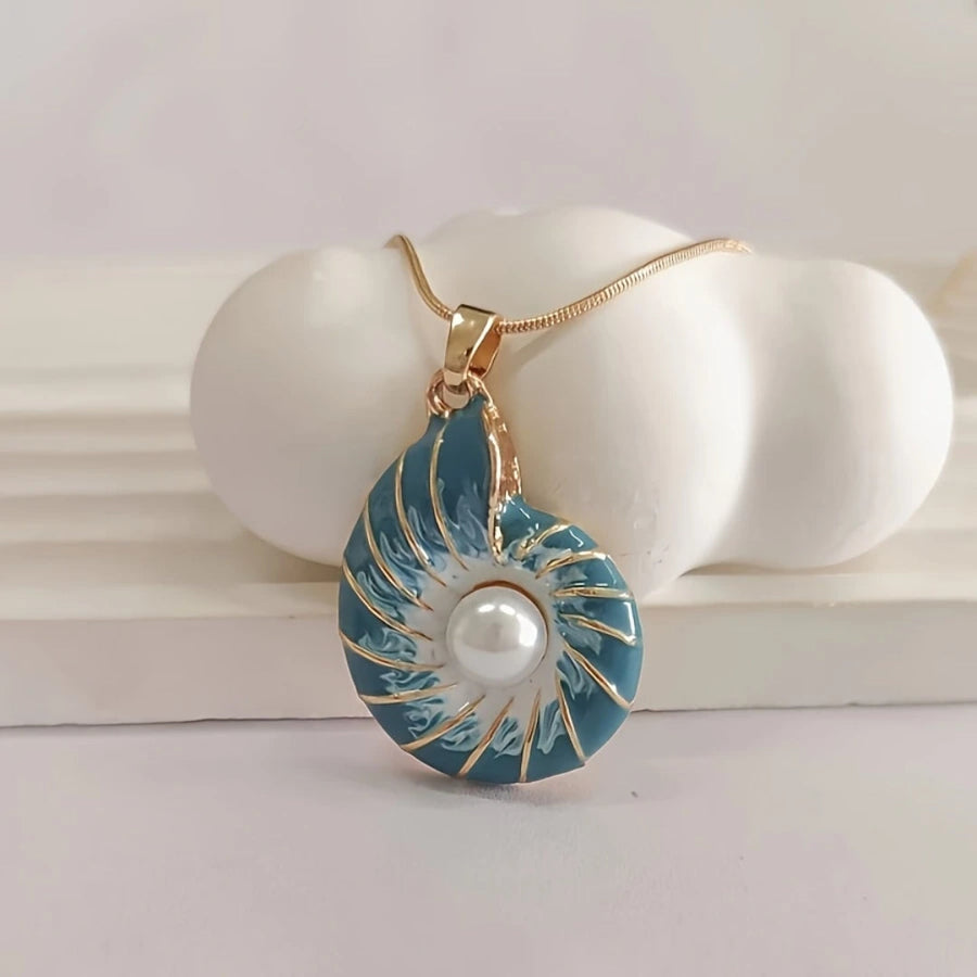 Necklace with shell pearl pendant