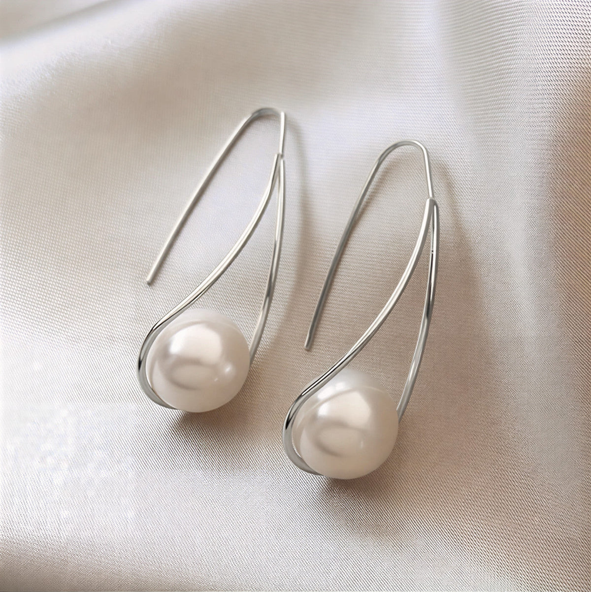 Elegant earrings with mystical pearl