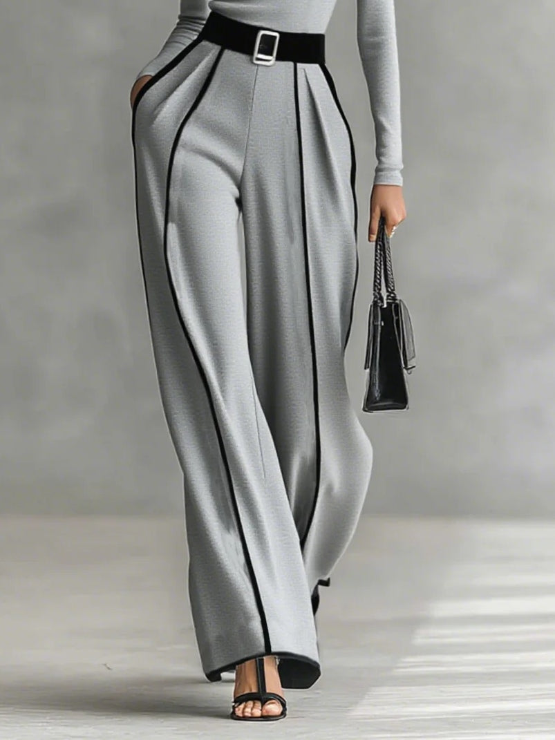 Vera | Elegant set with contrast detail