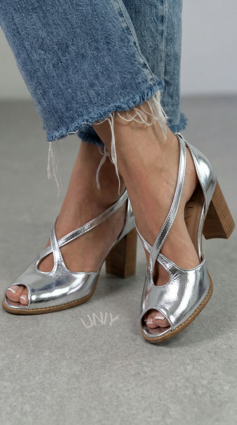 Elegant Powder Pink and Pink Open-Toe Sandals with Crossed Straps and Block Heel