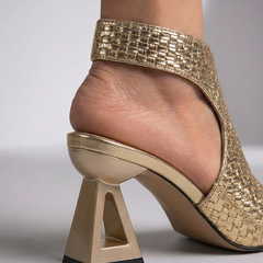 Aura – Elegant Woven Sandals