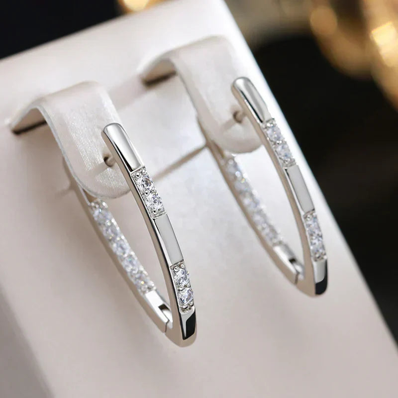 Elegant earrings with zirconia in gold
