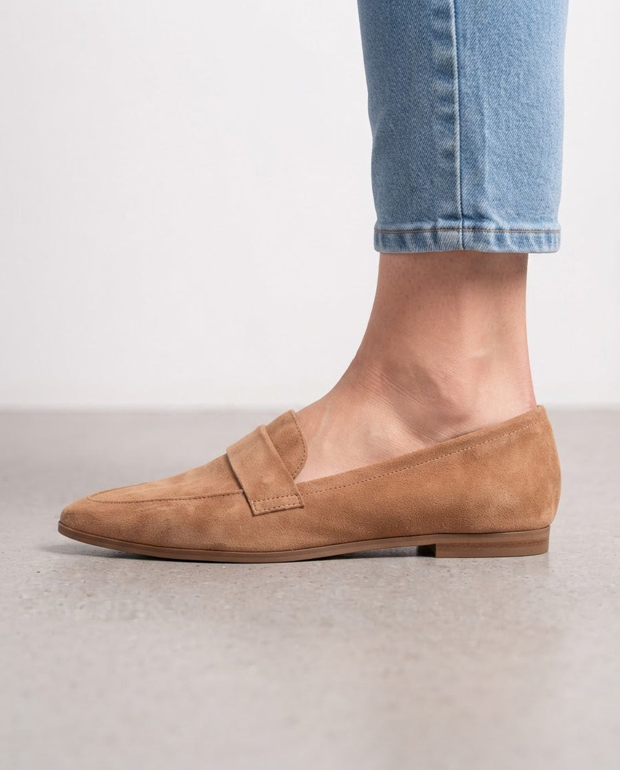 Pointed Moccasin with Strap over the Foot