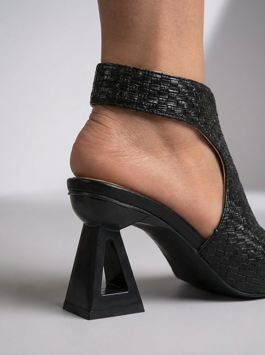 Aura – Elegant Woven Sandals